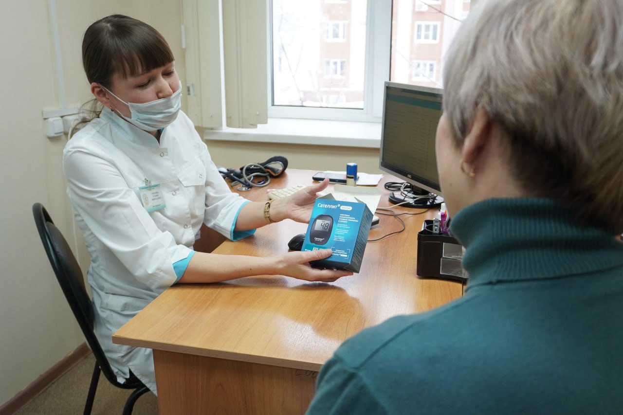 150 глюкометров с функцией дистанционной передачи данных переданы жителям региона