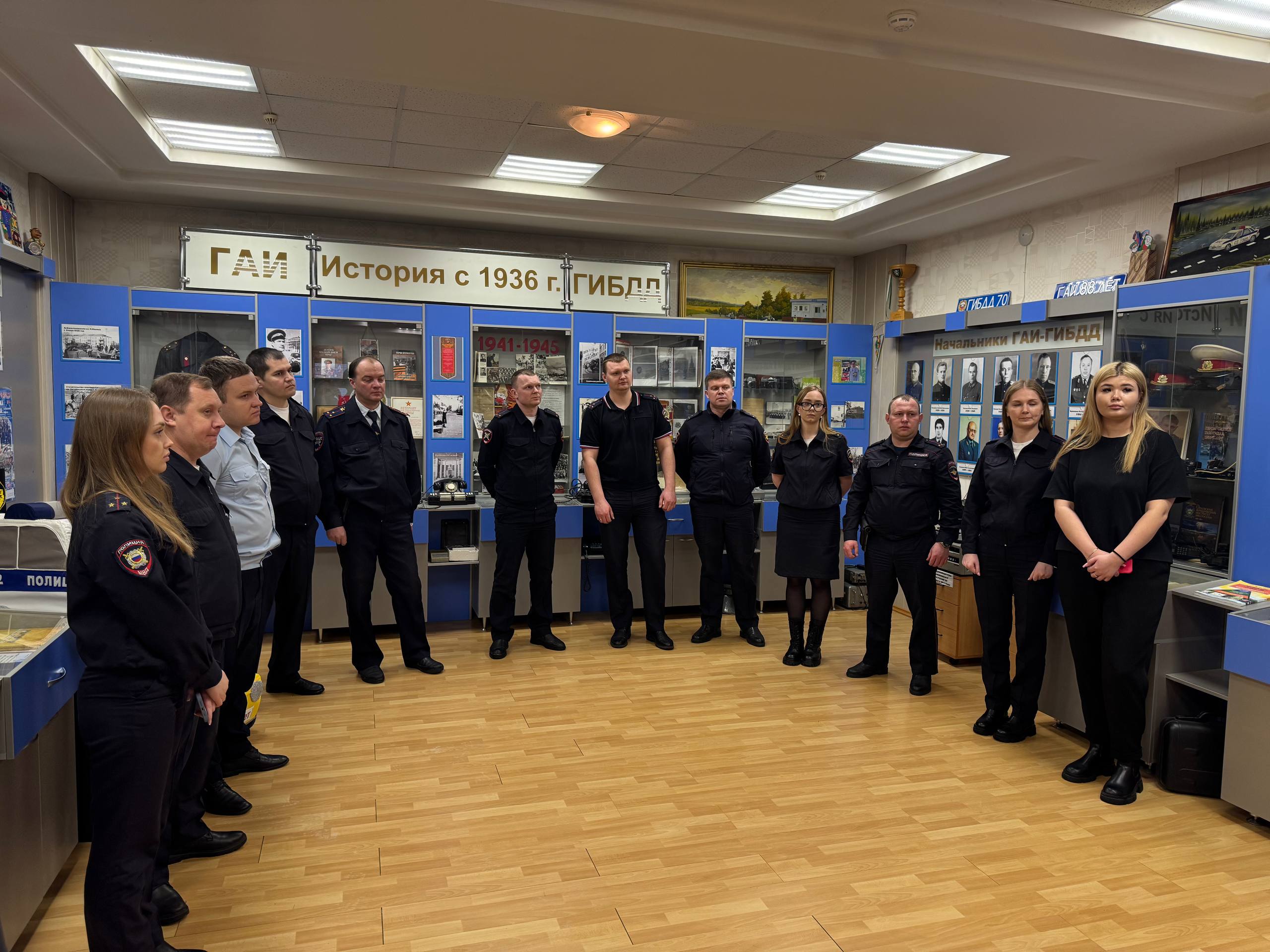 Заместитель главного государственного инспектора безопасности дорожного движения по Кировской области Сергей Лобанов поздравил личный состав с Днем образования регистрационно-экзаменационных подразделений Госавтоинспекции Заместитель главного государственного инспектора безопасности дорожного движения по Кировской области Сергей Лобанов поздравил личный состав с Днем образования регистрационно-экзаменационных подразделений Госавтоинспекции