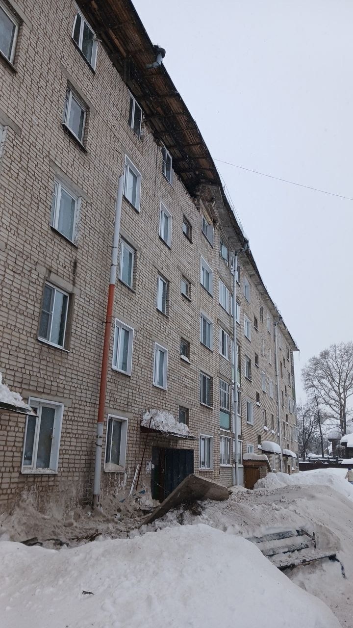 Глава Яранского района Алена Трушкова прокомментировала ситуацию с частичным разрушением стены и крыши многоквартирного дома на улице Гоголя