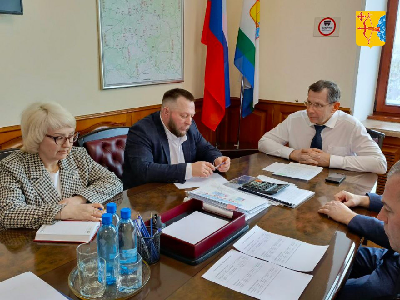 По поручению губернатора Александра Соколова председатель правительства области Михаил Сандалов провел оперативный штаб по борьбе с последствиями снегопада