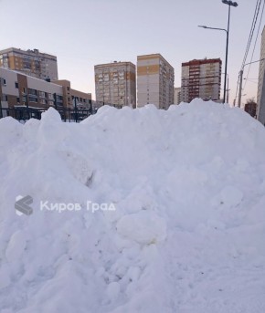 Самые гигантские сугробы - в Кировской области
