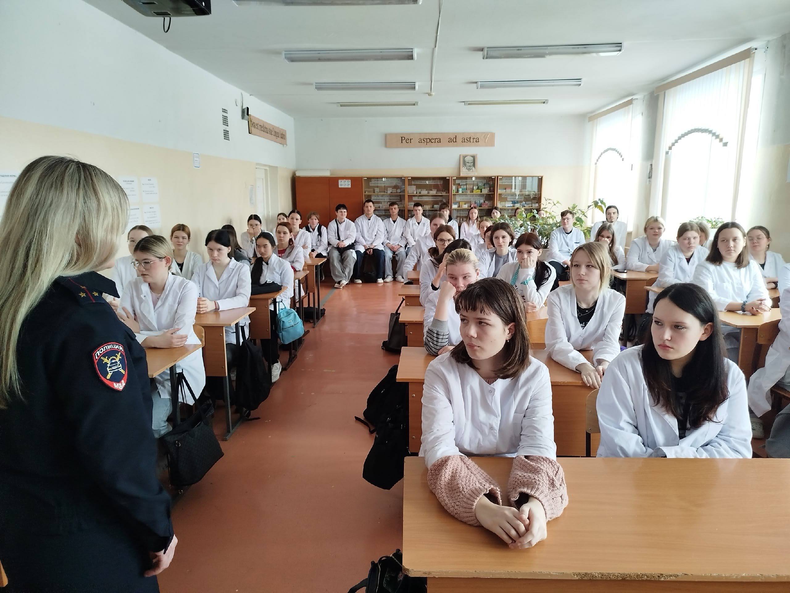 Автоинспекторы Кировской области встретились со студентами колледжей, чтобы обсудить аварийность на дорогах Автоинспекторы Кировской области встретились со студентами колледжей, чтобы обсудить аварийность на дорогах