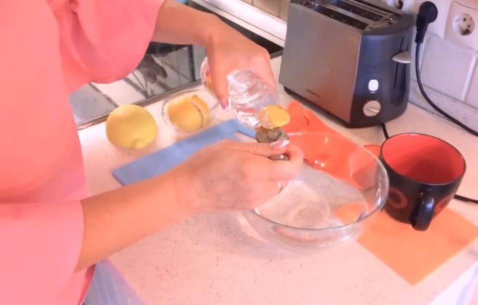 Как быстро и легко избавить микроволновку от грязи — простой метод, который удивит вас!