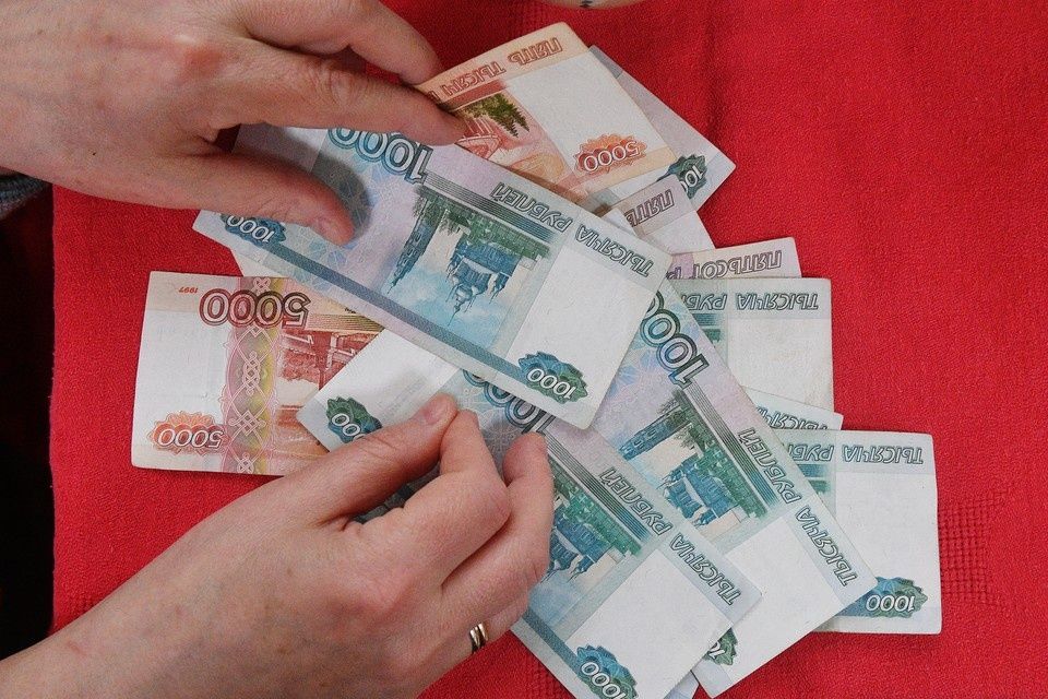 Что ждет россиян с 1 февраля: индексация пособий и новые правила для покупателей