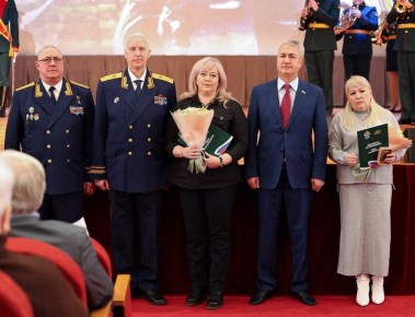 Александр Бастрыкин и Рахим Азимов вручили автомобили сотрудникам СК РФ