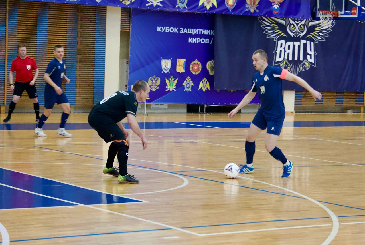 Сотрудники следственного управления СК России по Кировской области принимают участие в турнире по футзалу «Кубок защитников Отечества» Сотрудники следственного управления СК России по Кировской области принимают участие в турнире по футзалу «Кубок защитников Отечества»