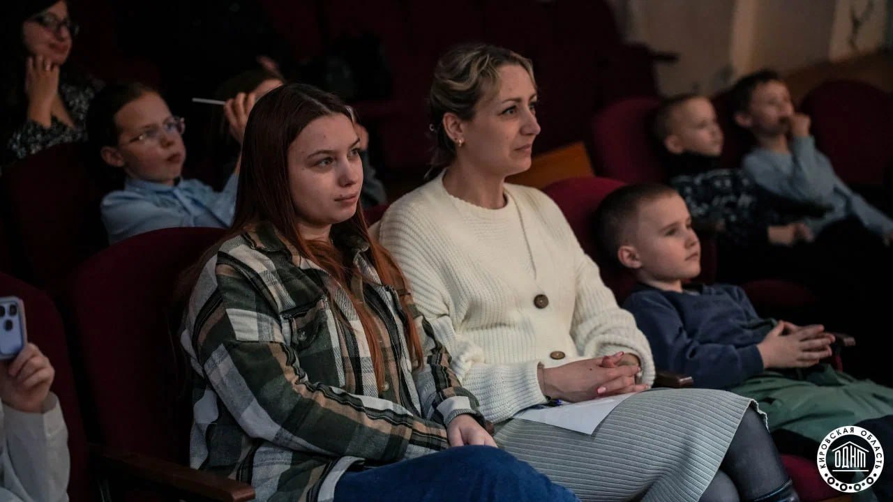 Слободские «ЧудоТворцы» показали спектакль в Суне Слободские «ЧудоТворцы» показали спектакль в Суне