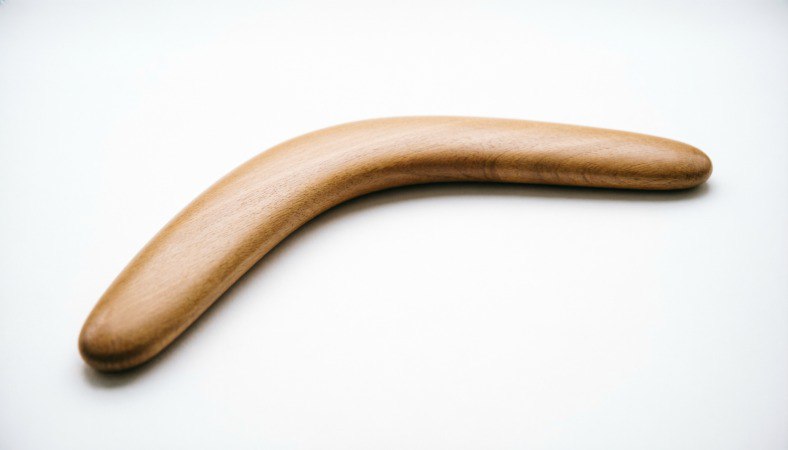 5 фактов о бумеранге:. 1. Возраст — около 10 000 лет: старейший бумеранг (Южная Австралия) датируется примерно 10 000 годом до н. э