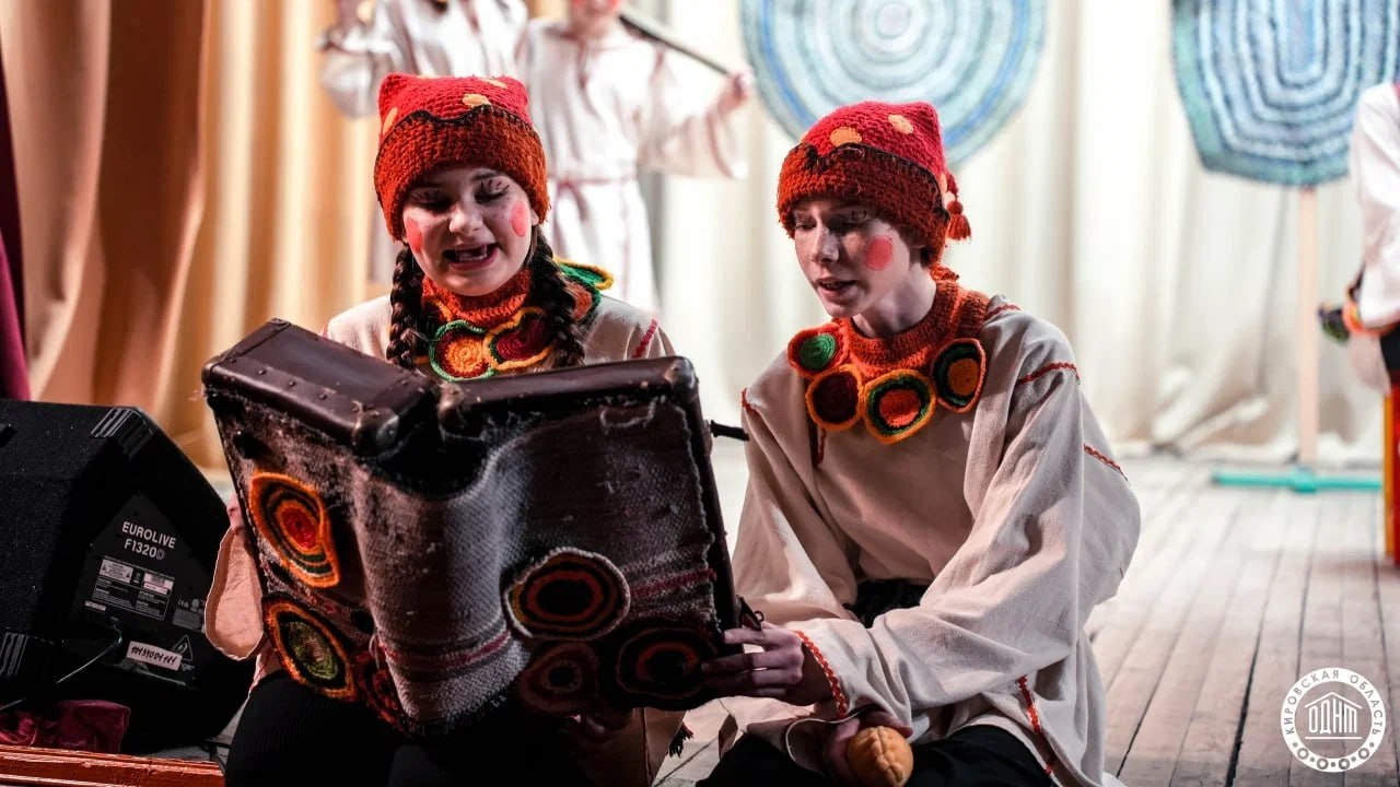 Слободские «ЧудоТворцы» показали спектакль в Суне