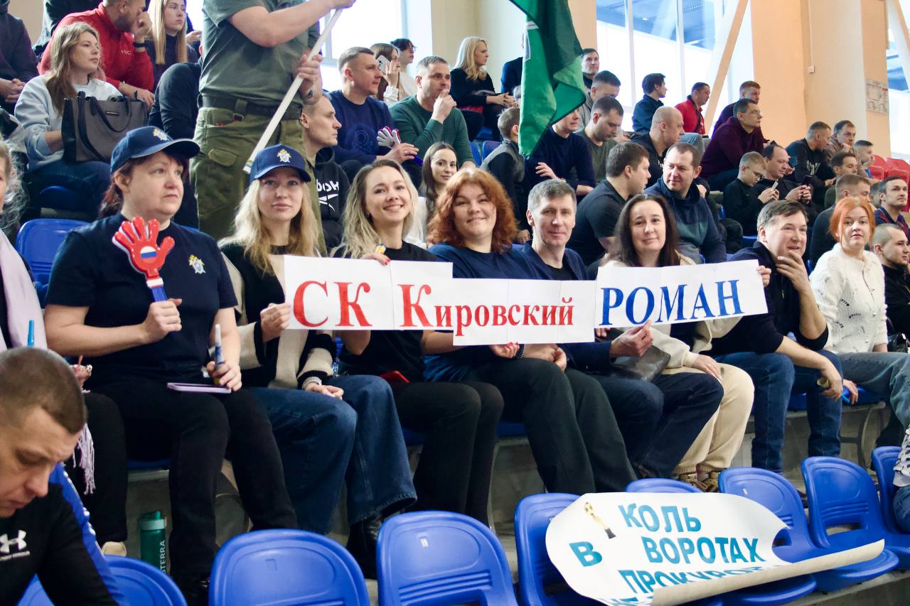 Сотрудники следственного управления СК России по Кировской области принимают участие в турнире по футзалу «Кубок защитников Отечества» Сотрудники следственного управления СК России по Кировской области принимают участие в турнире по футзалу «Кубок защитников Отечества»