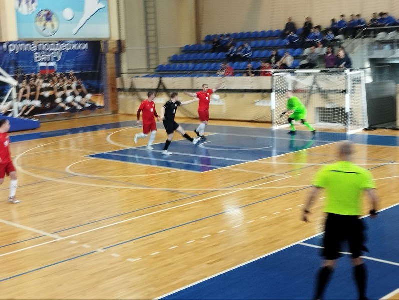 Играть начали команды прокуратуры и следкома