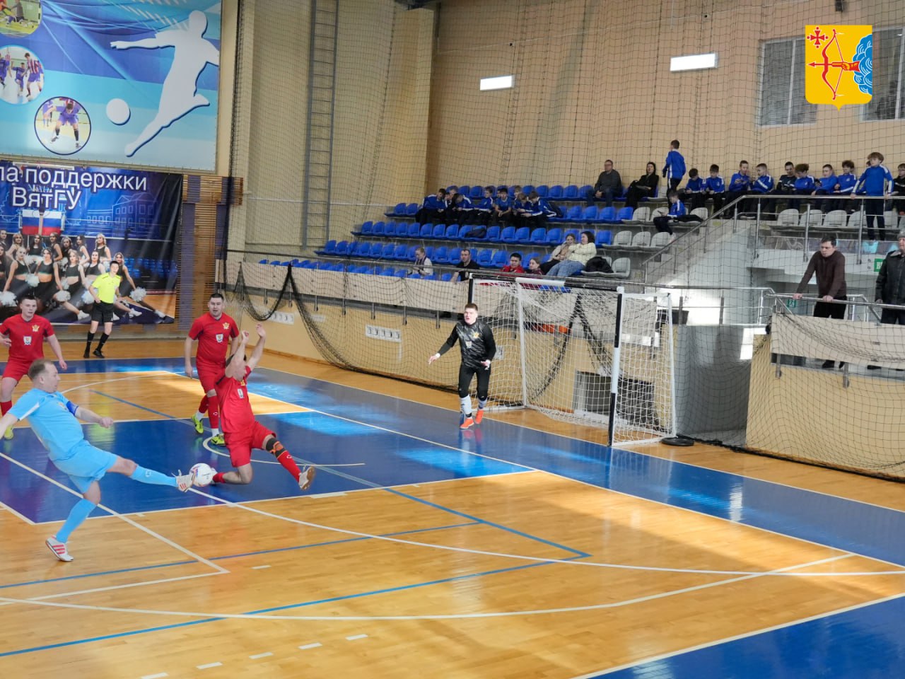 В Кирове стартовал «Кубок защитников Отечества» по футзалу В Кирове стартовал «Кубок защитников Отечества» по футзалу