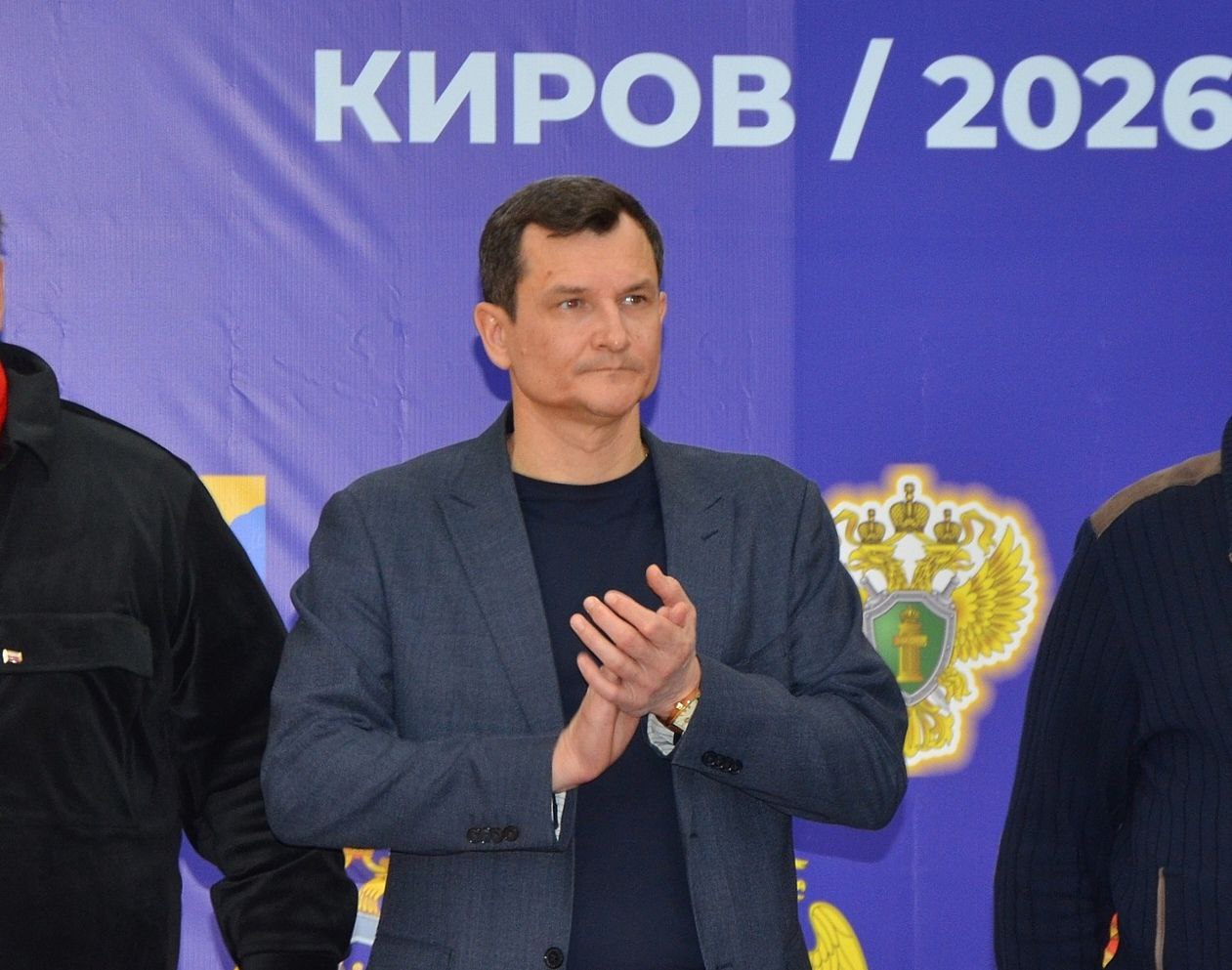 В преддверии Дня защитника Отечества в Кирове состоялся футбольный турнир, в котором приняли участие команды военных и силовых структур, органов власти и правопорядка, судейского сообщества и прокуратуры Кировской области В преддверии Дня защитника Отечества в Кирове состоялся футбольный турнир, в котором приняли участие команды военных и силовых структур, органов власти и правопорядка, судейского сообщества и прокуратуры Кировской области