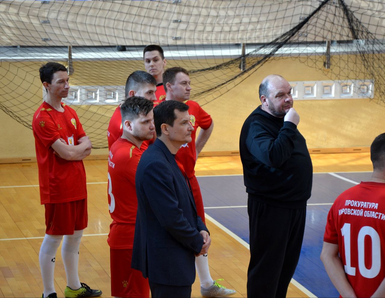 В преддверии Дня защитника Отечества в Кирове состоялся футбольный турнир, в котором приняли участие команды военных и силовых структур, органов власти и правопорядка, судейского сообщества и прокуратуры Кировской области В преддверии Дня защитника Отечества в Кирове состоялся футбольный турнир, в котором приняли участие команды военных и силовых структур, органов власти и правопорядка, судейского сообщества и прокуратуры Кировской области