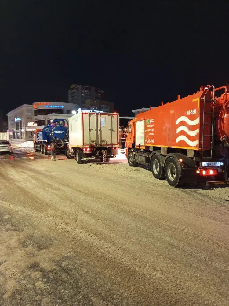 Дорогие друзья, выехал на место аварии на сетях водоснабжения в районе улиц Милицейской и Ленина Дорогие друзья, выехал на место аварии на сетях водоснабжения в районе улиц Милицейской и Ленина