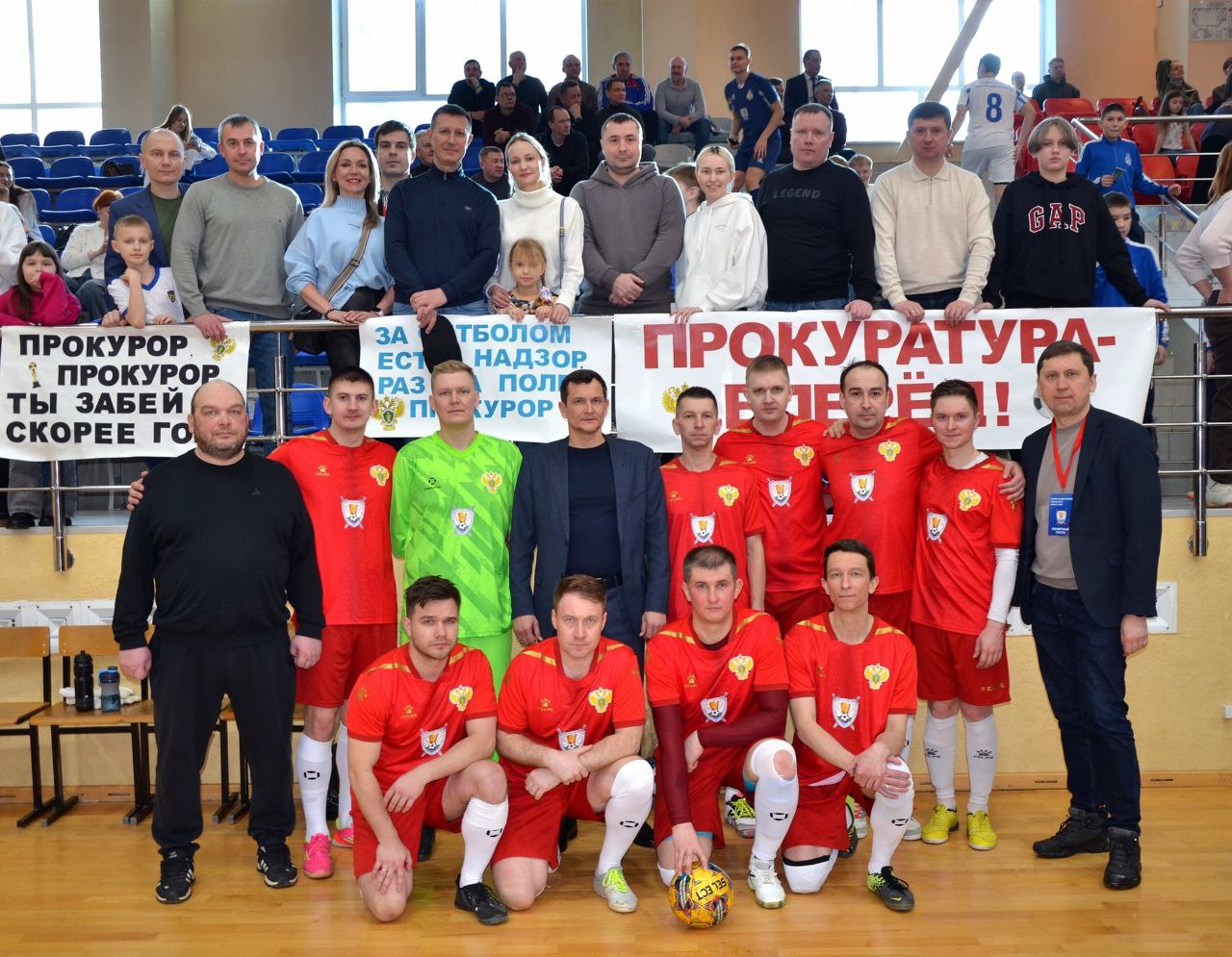 В преддверии Дня защитника Отечества в Кирове состоялся футбольный турнир, в котором приняли участие команды военных и силовых структур, органов власти и правопорядка, судейского сообщества и прокуратуры Кировской области В преддверии Дня защитника Отечества в Кирове состоялся футбольный турнир, в котором приняли участие команды военных и силовых структур, органов власти и правопорядка, судейского сообщества и прокуратуры Кировской области