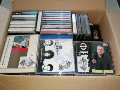 Старые кассеты и CD-диски: ностальгия, которую не выбрасывают