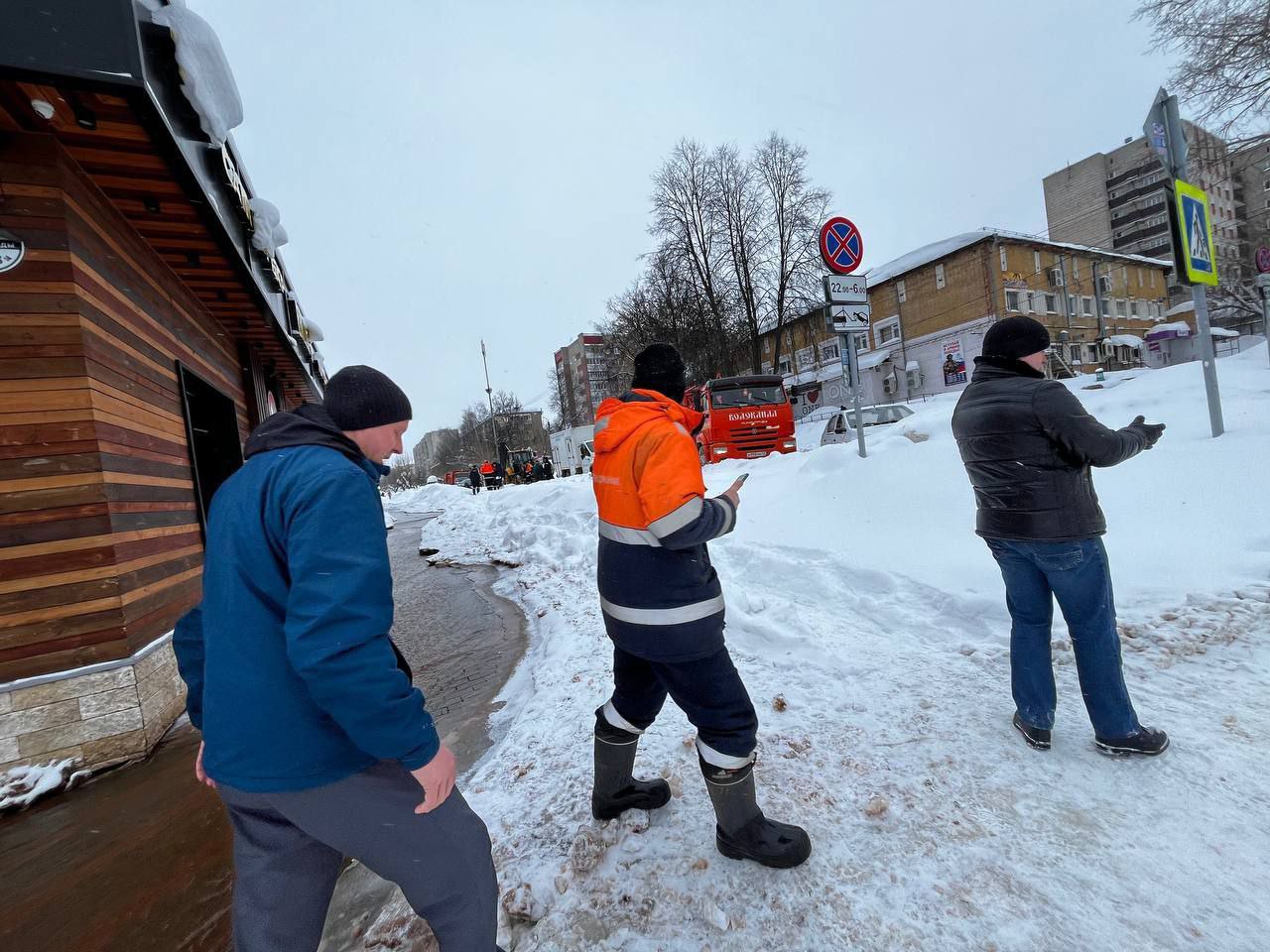В Кирове устраняют дефект в системе водоснабжения В Кирове устраняют дефект в системе водоснабжения