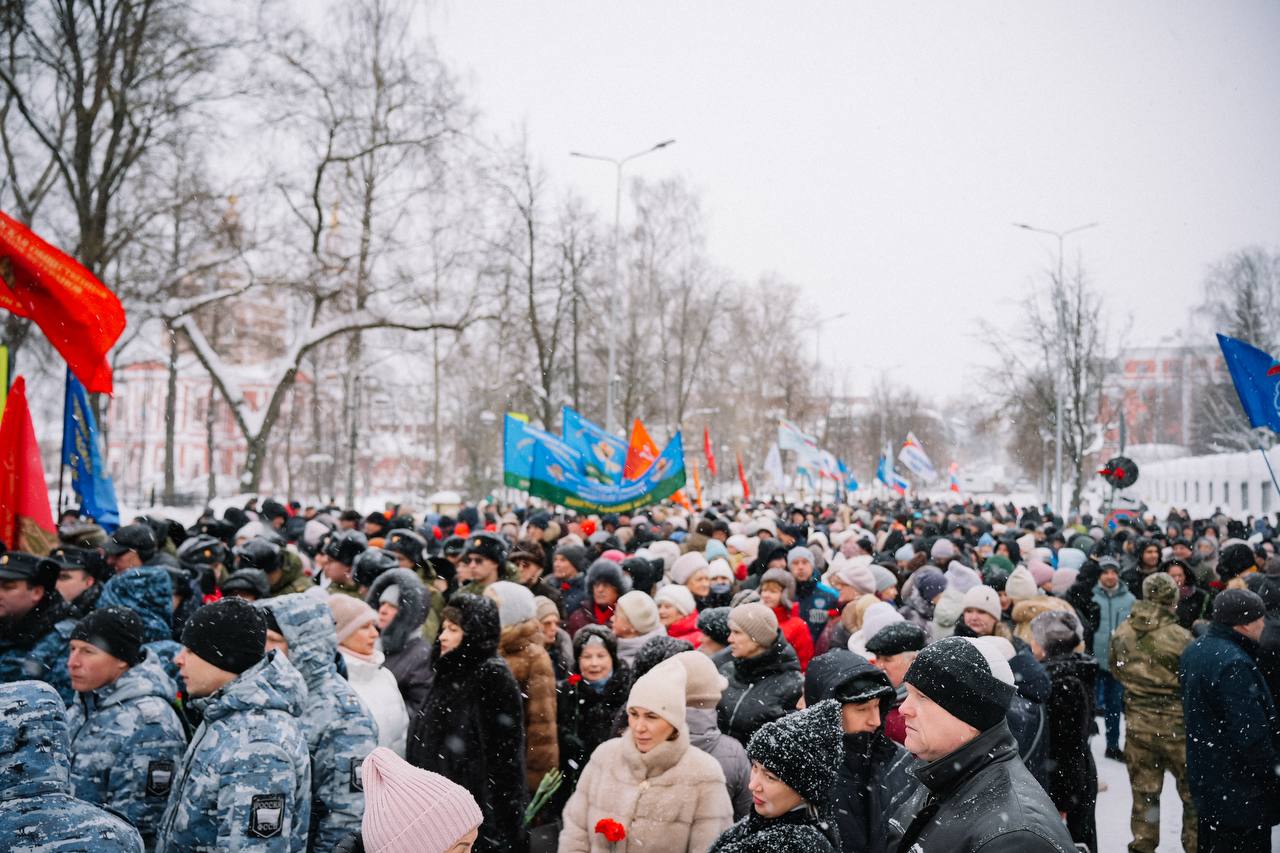 Офицеры СУ СК России по Кировской области и ветераны следствия приняли участие в памятном мероприятии, посвященном Дню защитника Отечества Офицеры СУ СК России по Кировской области и ветераны следствия приняли участие в памятном мероприятии, посвященном Дню защитника Отечества