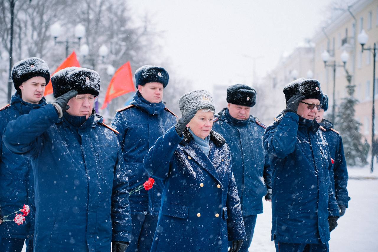 Офицеры СУ СК России по Кировской области и ветераны следствия приняли участие в памятном мероприятии, посвященном Дню защитника Отечества Офицеры СУ СК России по Кировской области и ветераны следствия приняли участие в памятном мероприятии, посвященном Дню защитника Отечества