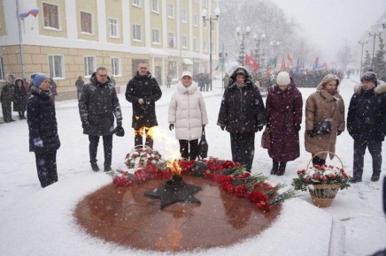 В День защитника Отечества кировчане возложили цветы к Вечному огню