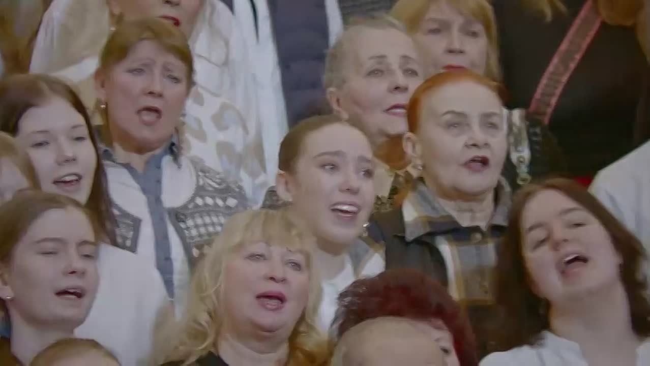 В Музее Победы прошел масштабный флешмоб в поддержку участников СВО «Мы — едины! Непобедимые!»