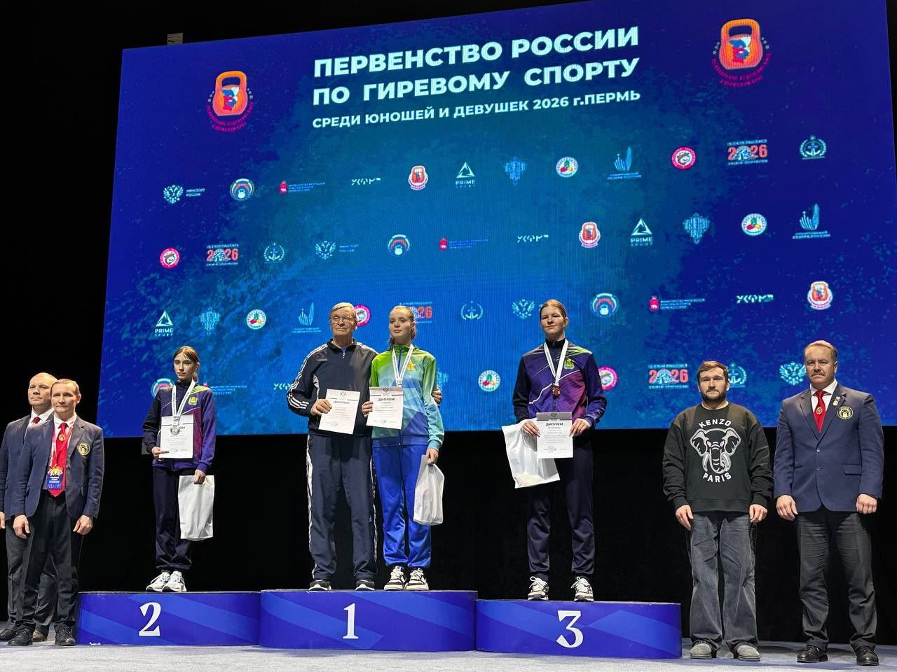 Спортсменка из Тужинской школы взяла золото в гиревом спорте на всероссийских соревнованиях