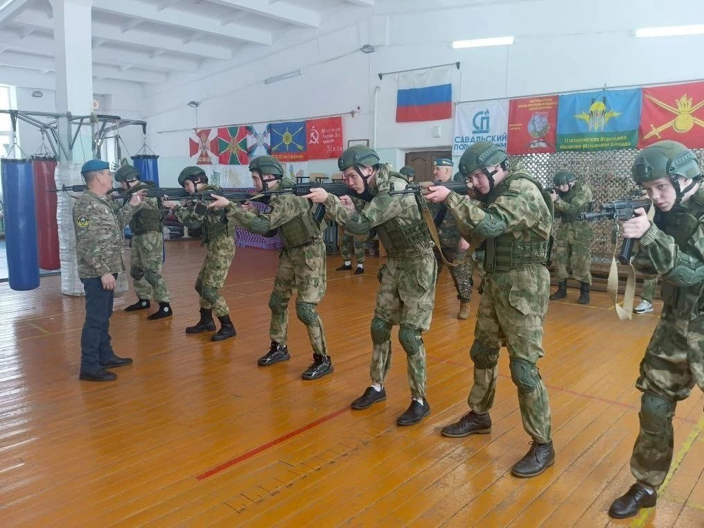 Школьники и студенты из Кировской области активно помогают бойцам Школьники и студенты из Кировской области активно помогают бойцам