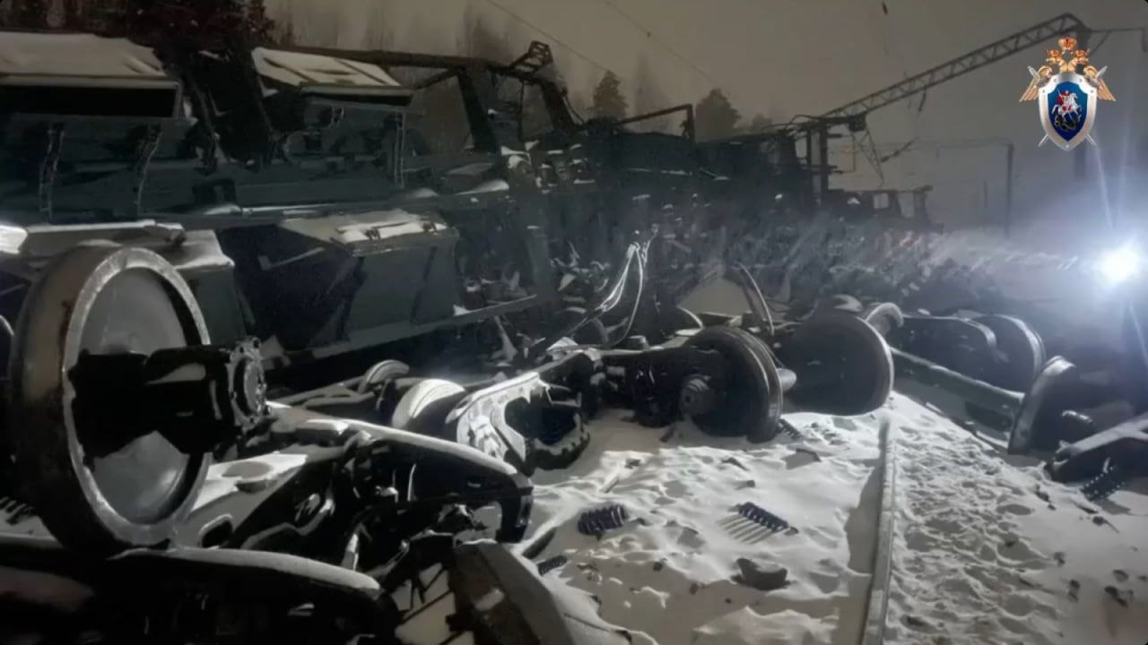 Из-за схода вагонов в Кировской области завели уголовное дело