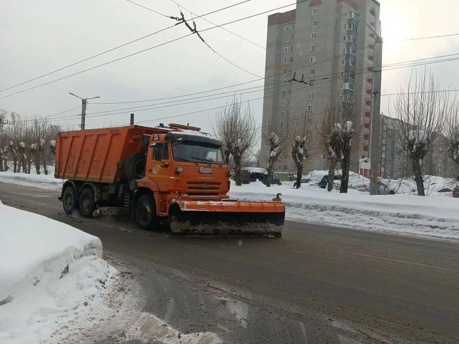 Подрядчики пообещали не сильно загрязнять улицы песко-соляной смесью