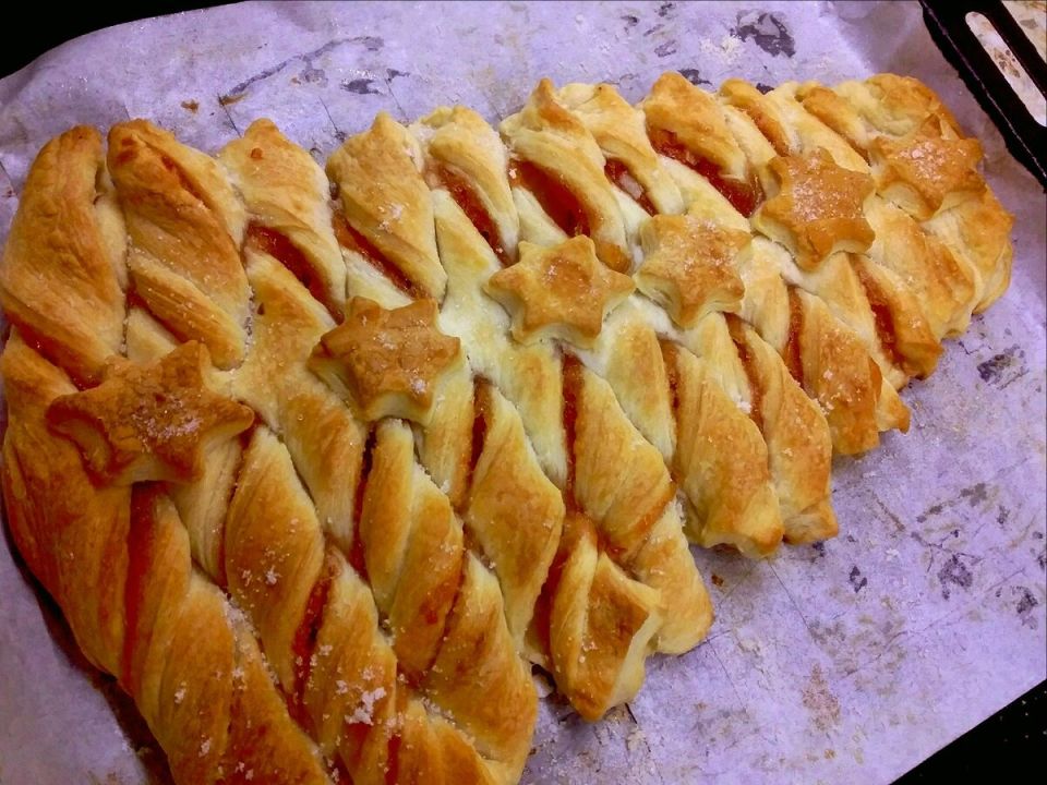 Чайный этикет: угощать гостей или просить принести что-то с собой?