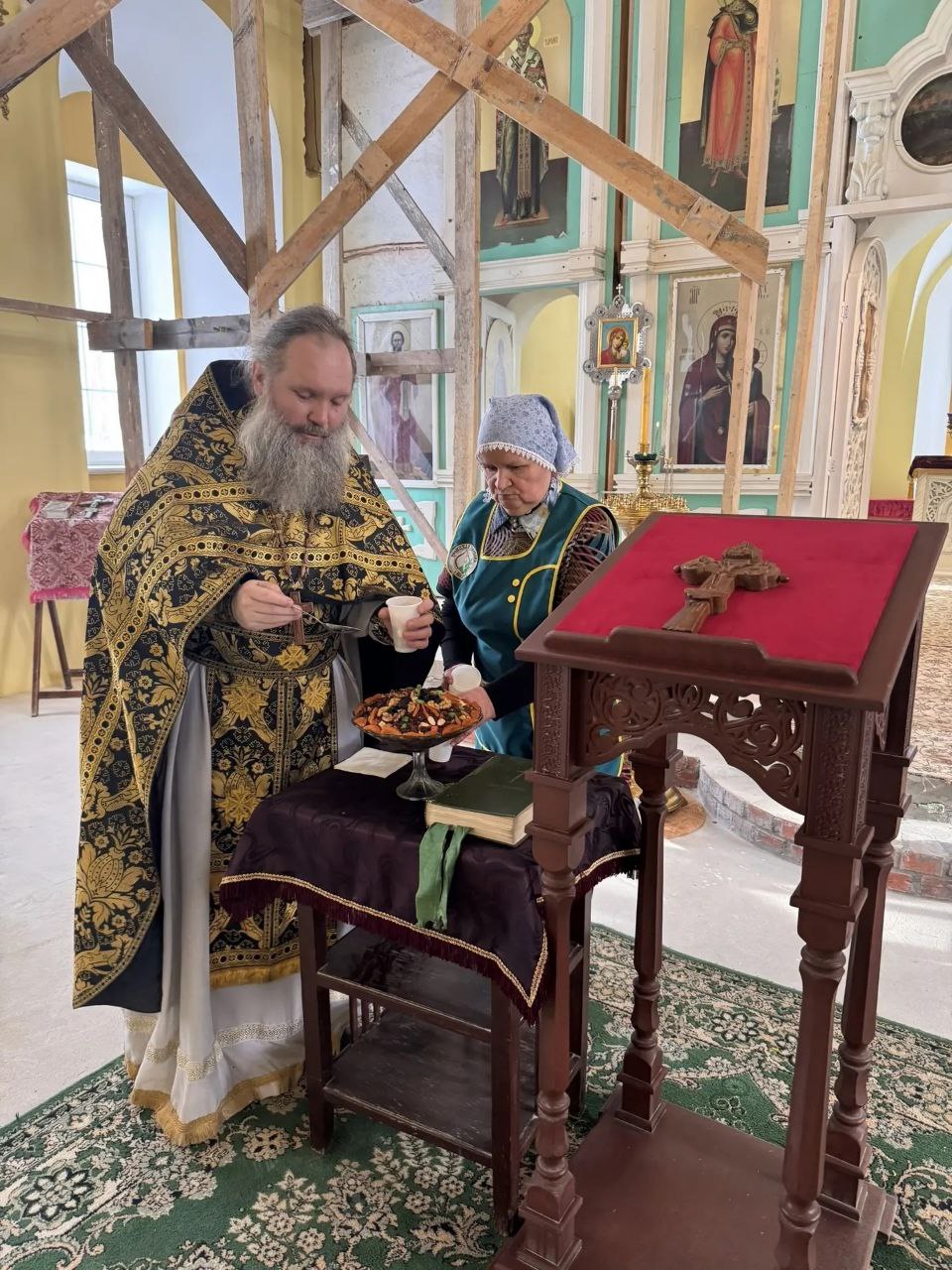 Первая после почти 90- летняго перерыва литургия Преждеосвященных Даров состоялась сегодня в Троицкой церкви села Медяны Первая после почти 90- летняго перерыва литургия Преждеосвященных Даров состоялась сегодня в Троицкой церкви села Медяны