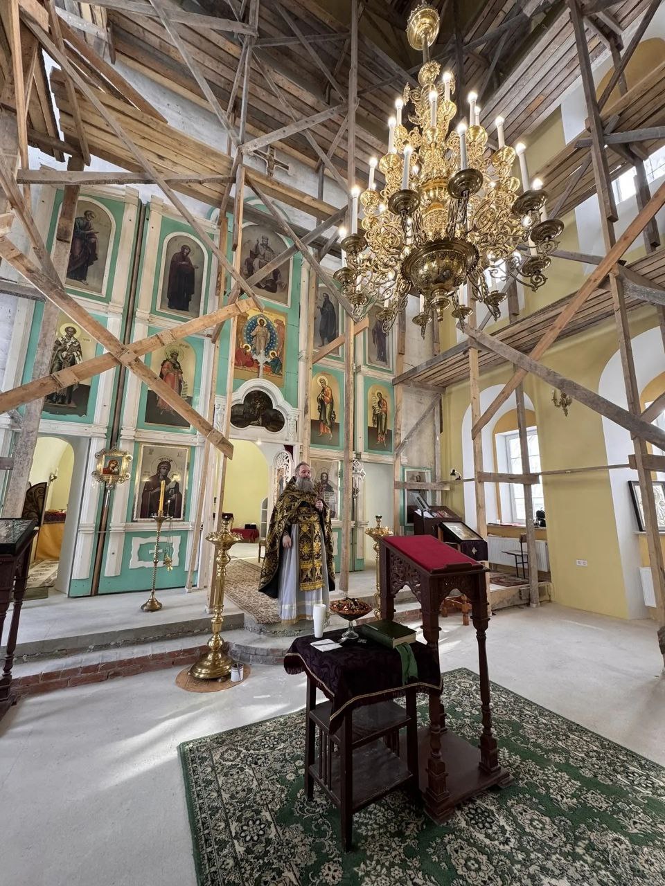 Первая после почти 90- летняго перерыва литургия Преждеосвященных Даров состоялась сегодня в Троицкой церкви села Медяны Первая после почти 90- летняго перерыва литургия Преждеосвященных Даров состоялась сегодня в Троицкой церкви села Медяны