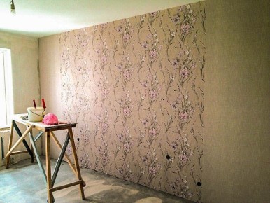 Как поклеить обои самостоятельно: полезные советы для новичков