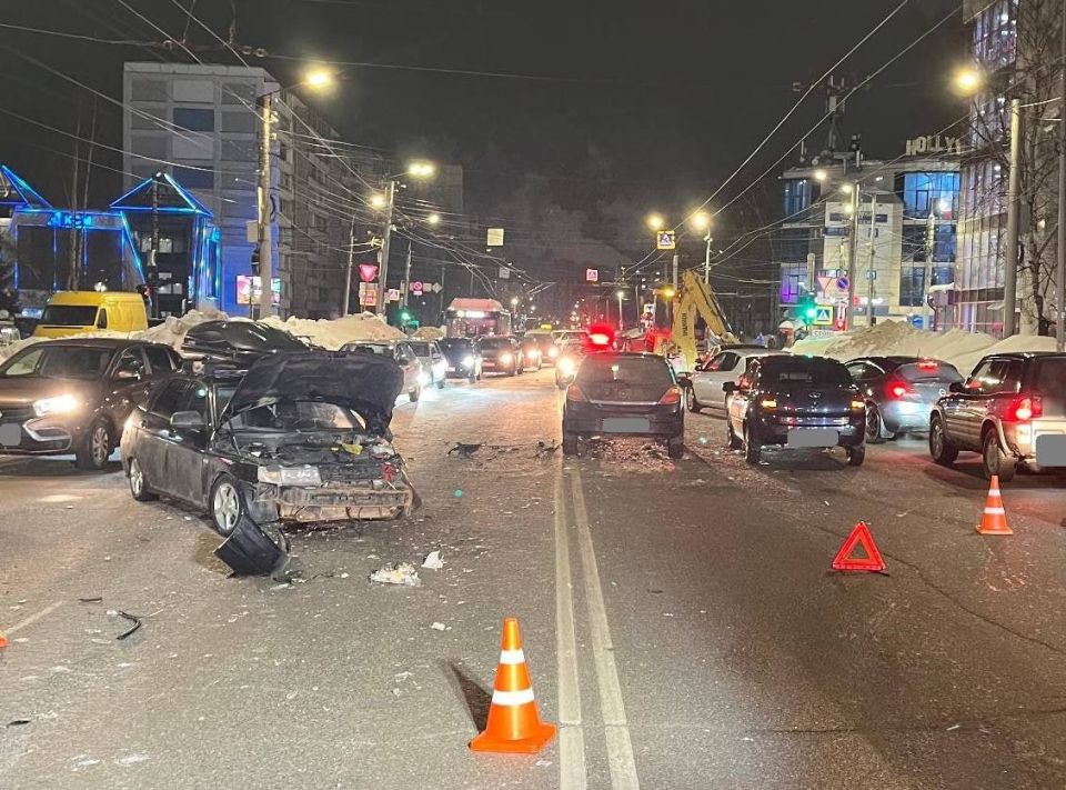 На Строителей столкнулись три автомобиля