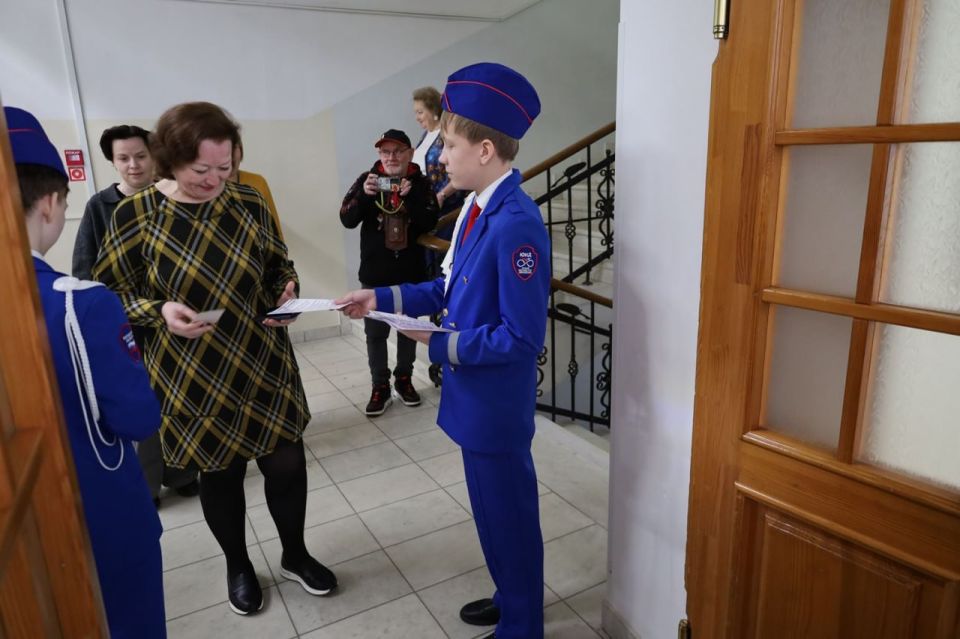 Кировские полицейские присоединились к проведению ежегодной Всероссийской акции МВД России «8 Марта в Каждый Дом»