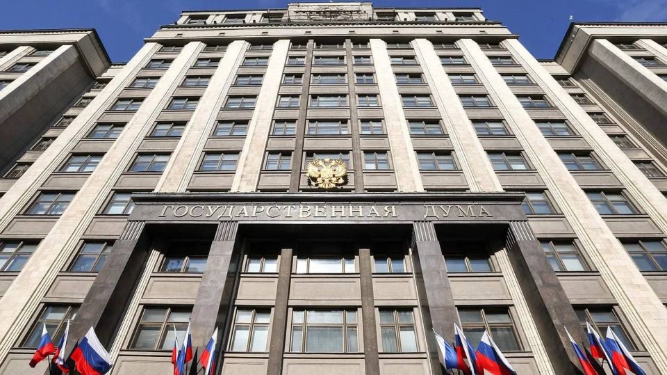 В России вступил в силу закон, позволяющий многодетным семьям сохранять единое пособие, даже если среднедушевой доход превышает прожиточный минимум