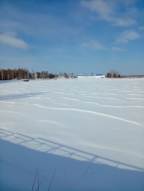 Снежные дюны на Большом кирсинском пруду сегодня - результат "работы" штормового ветра