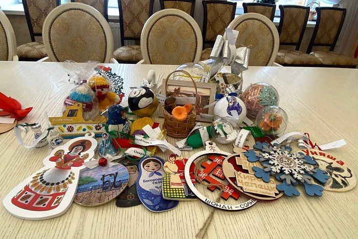 Елочные игрушки с фестиваля елей передали на хранение в Диораму