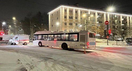 Появились подробности ДТП, которое произошло вчера на Октябрьском проспекте города Кирова