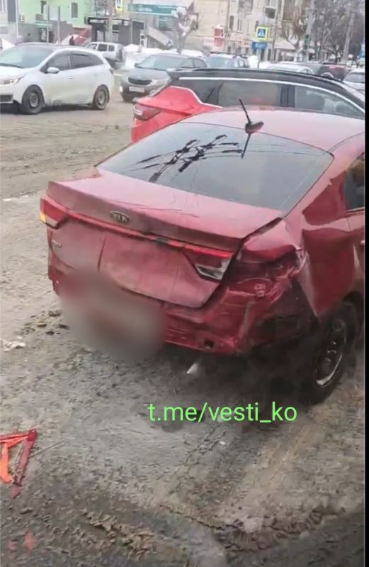 ДТП сейчас на перекрёстке Октябрьского проспекта и улицы Воровского в Кирове