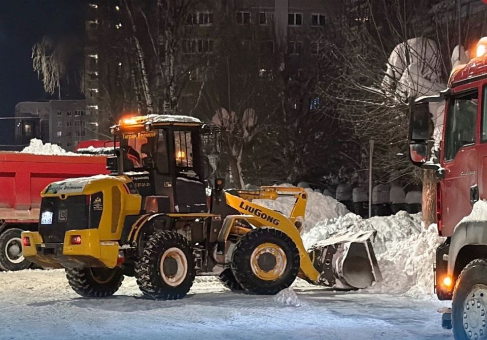 Снег в Кирове продолжают вывозить, но не массово