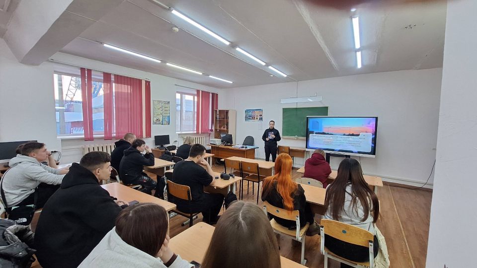 Будущие водители Кировской области приняли участие в панельной дискуссии «Жизнь дороже»