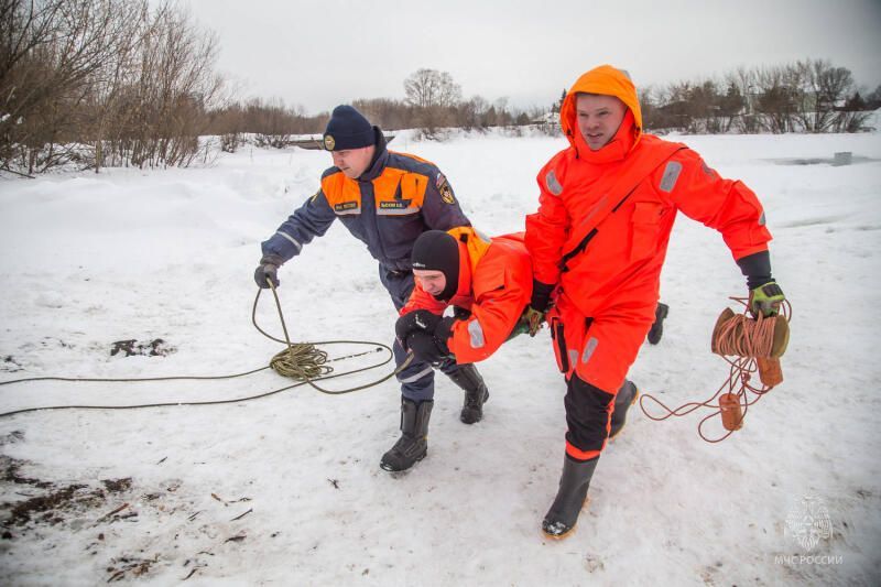 На старице Вятки прошли всероссийские учения спасателей