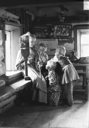 31 марта в 10:00 на Спасской улице в Кирове, у краеведческого музея имени Алабина, откроется выставка «Диалог традиций. Диалог культур»