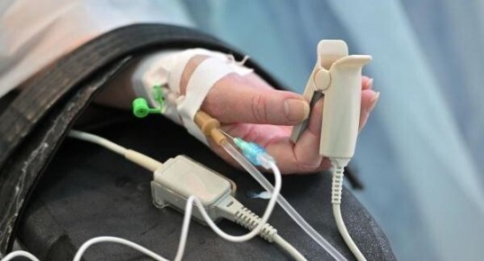 В Астане официантке обожгли спину раскаленным маслом