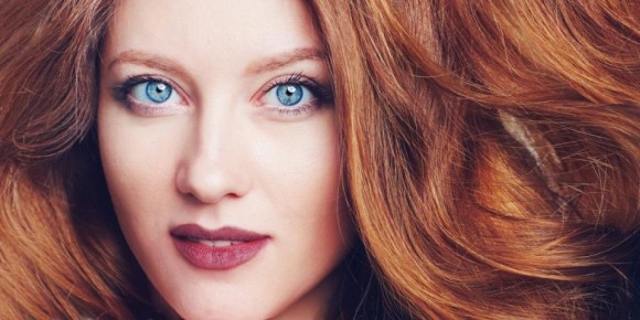 Как цвет волос может выглядеть шикарно и молодо после 50