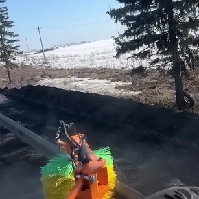 Кировские дорожники продолжают очищать город после зимы