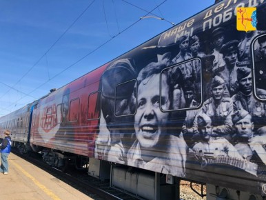 В Котельнич прибыл «Поезд Победы» — уникальная передвижная выставка, которая погружает посетителей в атмосферу Великой Отечественной войны