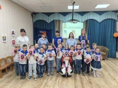 «Я – пассажир автомобиля». В детском саду № 16 г.Кирова для отряда юных помощников инспекторов движения и их родителей было организовано занятие - эксперимент «Я – пассажир автомобиля». Ребята, посмотрев мультфильм...